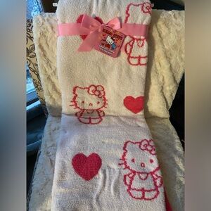 NWT Pink White Hello Kitty Reversible Heart Valentine’s Day Blanket Throw